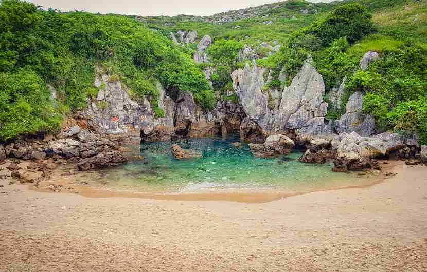 Playa de Gulpiyuri, Asturias